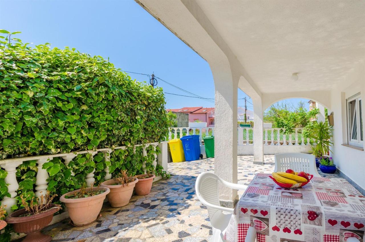 Apartments Ester لوبار المظهر الخارجي الصورة