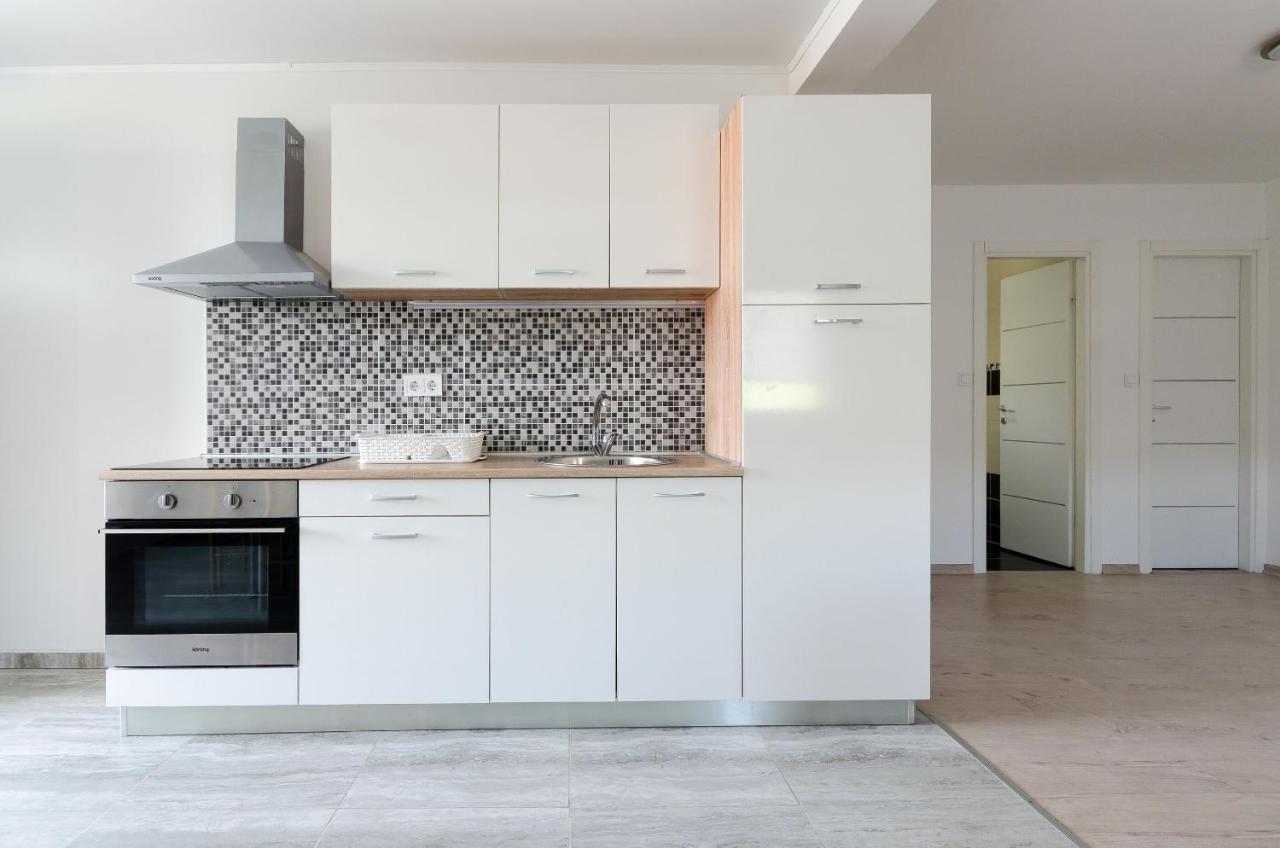 Apartments Ester لوبار المظهر الخارجي الصورة