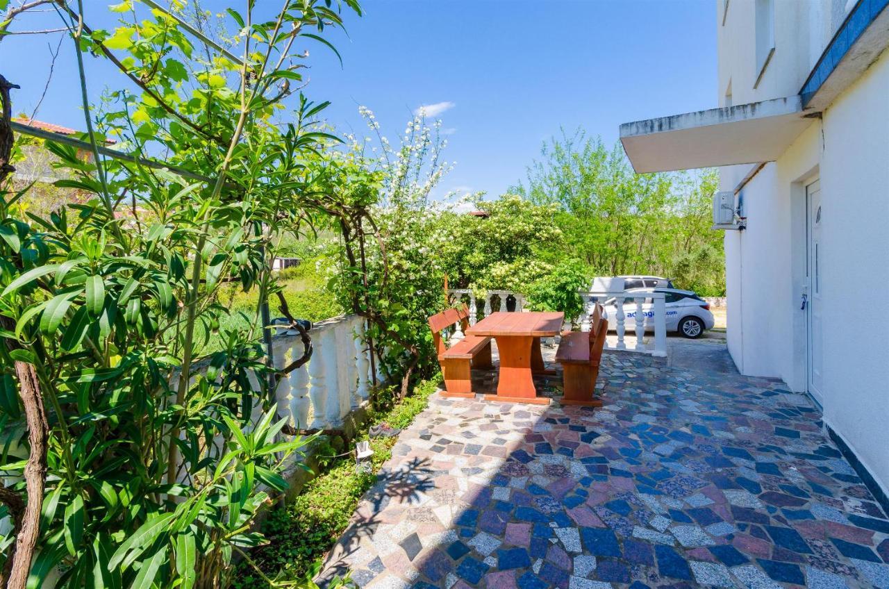 Apartments Ester لوبار المظهر الخارجي الصورة