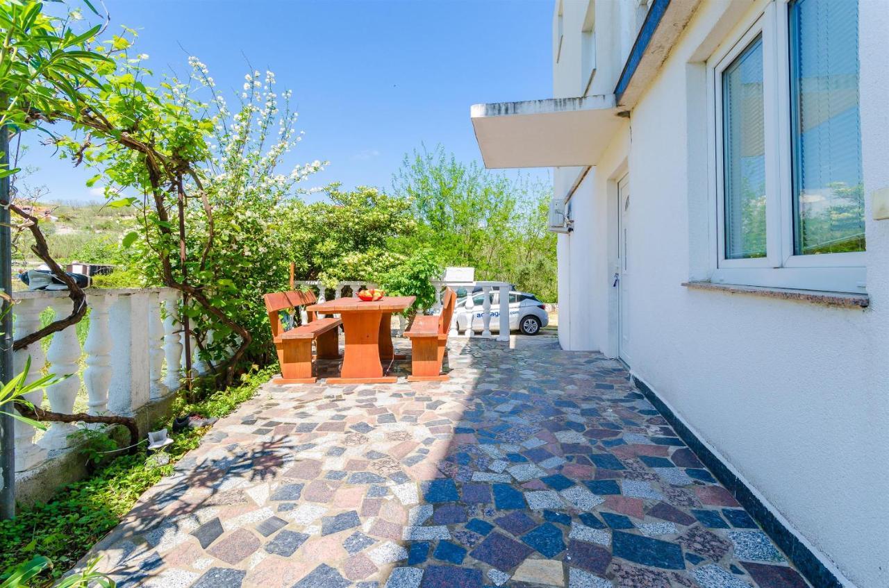Apartments Ester لوبار المظهر الخارجي الصورة