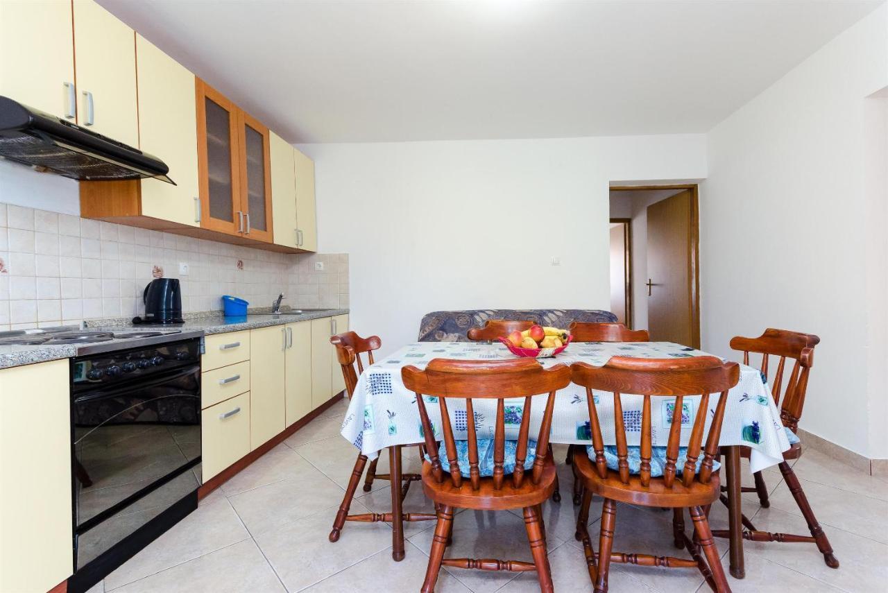 Apartments Ester لوبار المظهر الخارجي الصورة