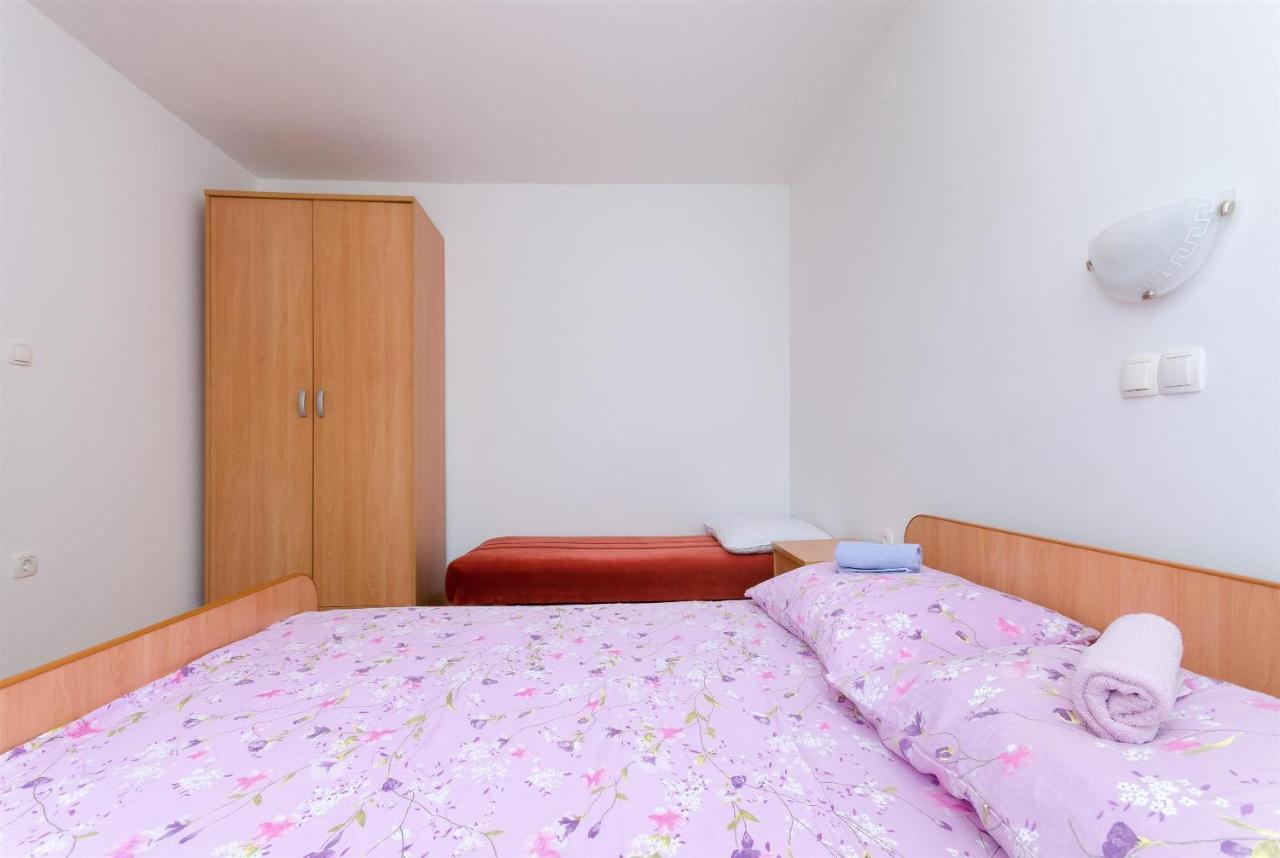 Apartments Ester لوبار المظهر الخارجي الصورة