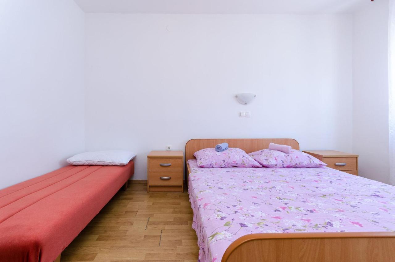 Apartments Ester لوبار المظهر الخارجي الصورة