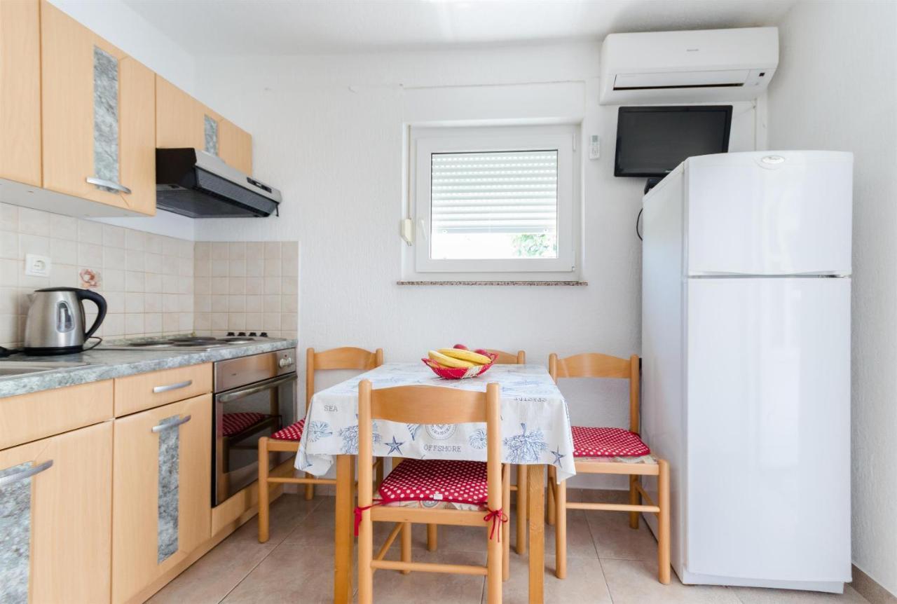 Apartments Ester لوبار المظهر الخارجي الصورة