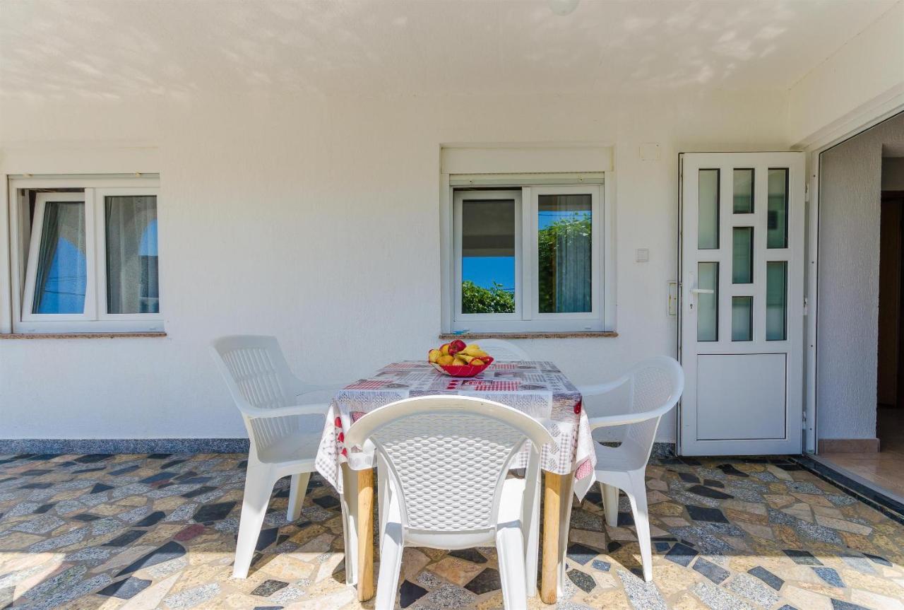 Apartments Ester لوبار المظهر الخارجي الصورة
