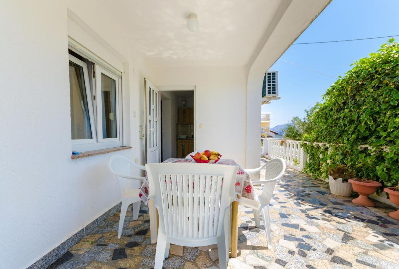 Apartments Ester لوبار المظهر الخارجي الصورة