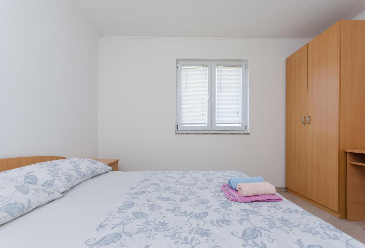 Apartments Ester لوبار المظهر الخارجي الصورة