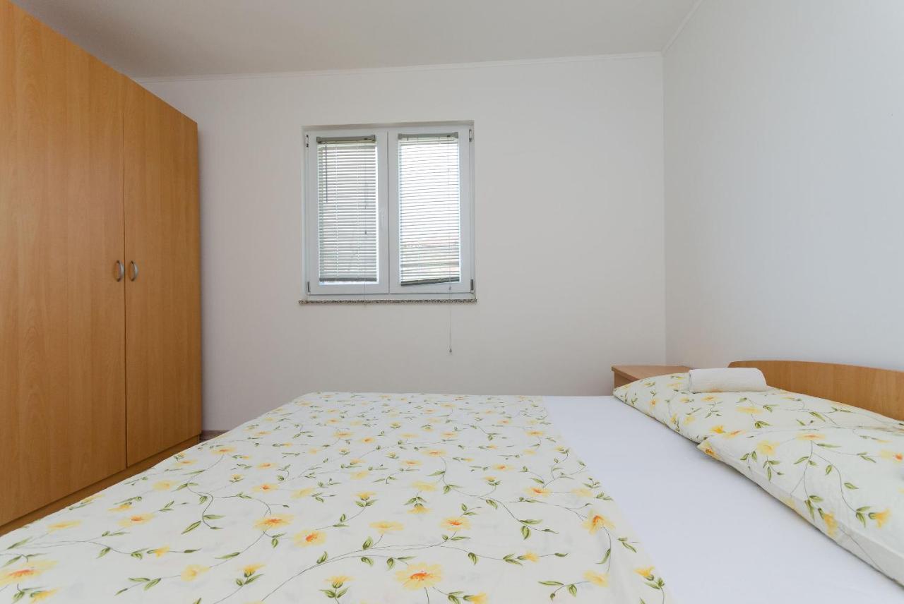 Apartments Ester لوبار المظهر الخارجي الصورة