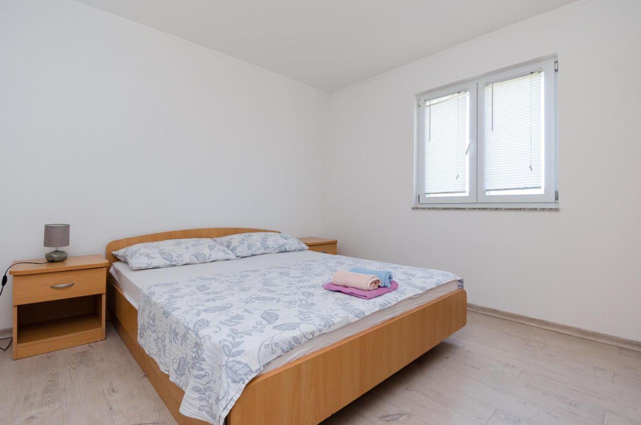 Apartments Ester لوبار المظهر الخارجي الصورة