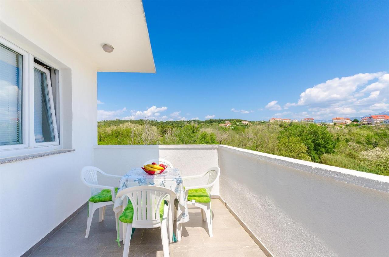 Apartments Ester لوبار المظهر الخارجي الصورة