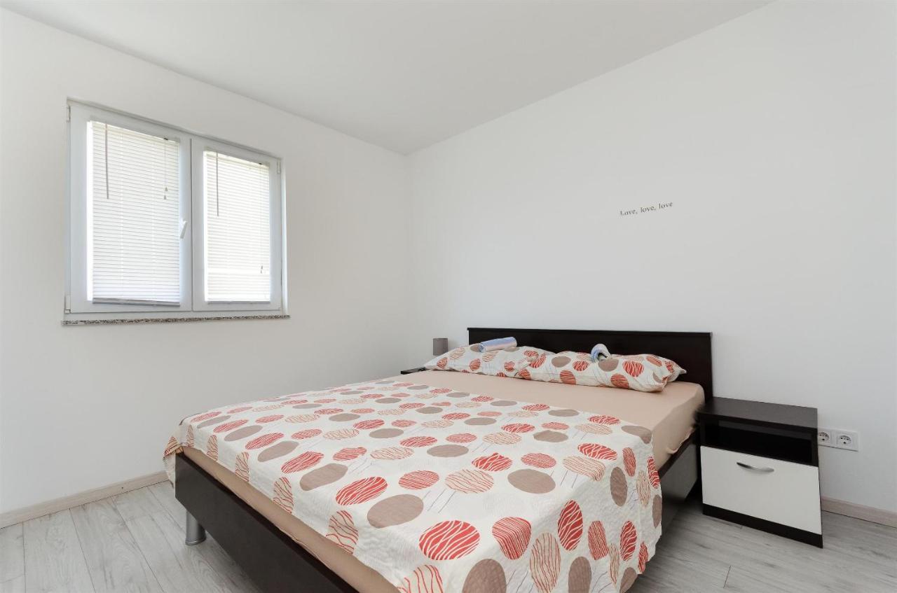 Apartments Ester لوبار المظهر الخارجي الصورة