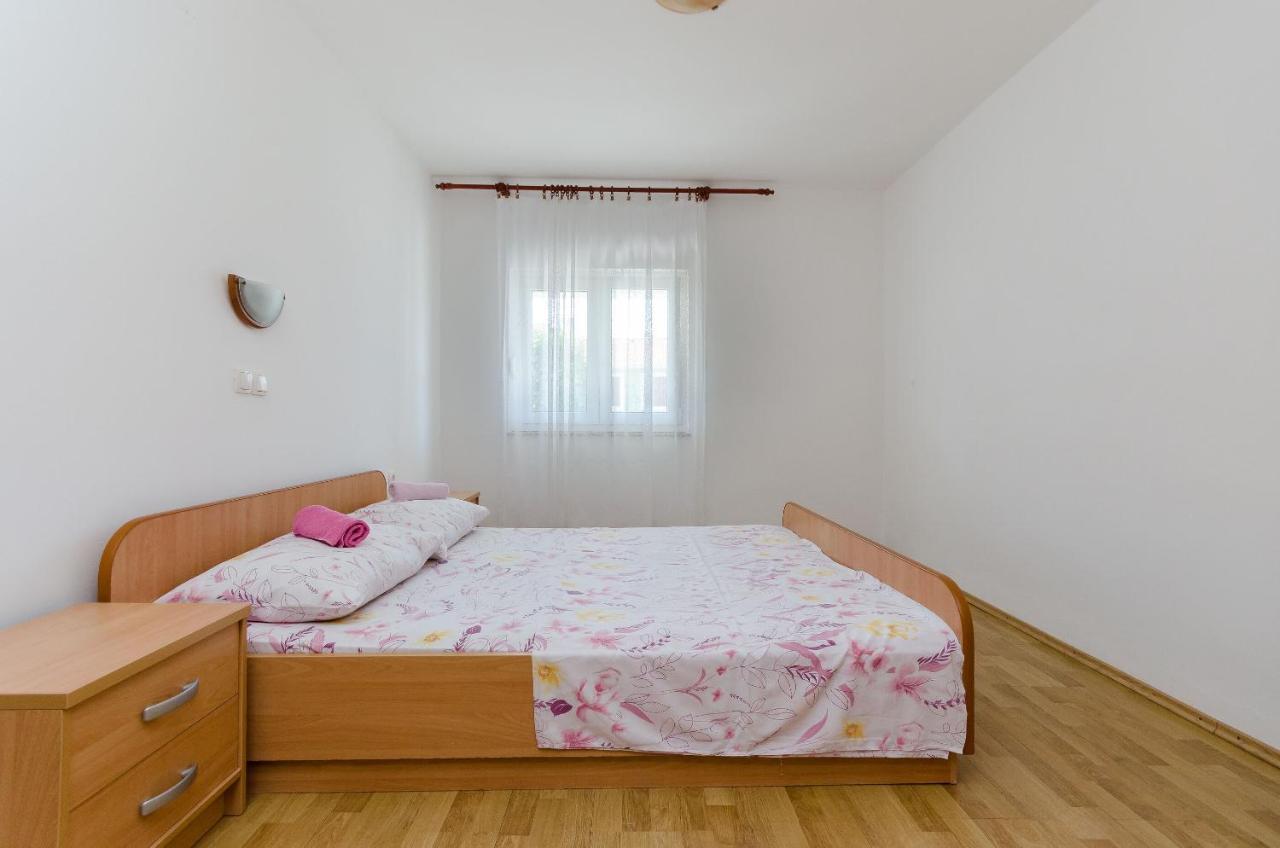 Apartments Ester لوبار المظهر الخارجي الصورة