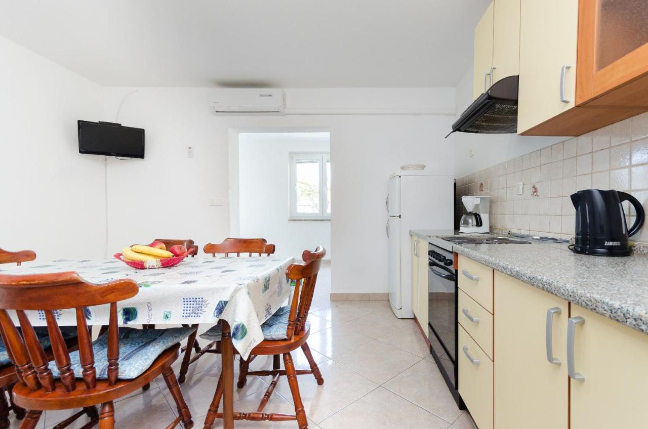 Apartments Ester لوبار المظهر الخارجي الصورة