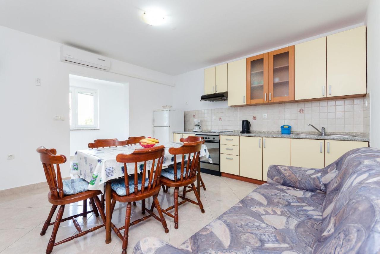 Apartments Ester لوبار المظهر الخارجي الصورة