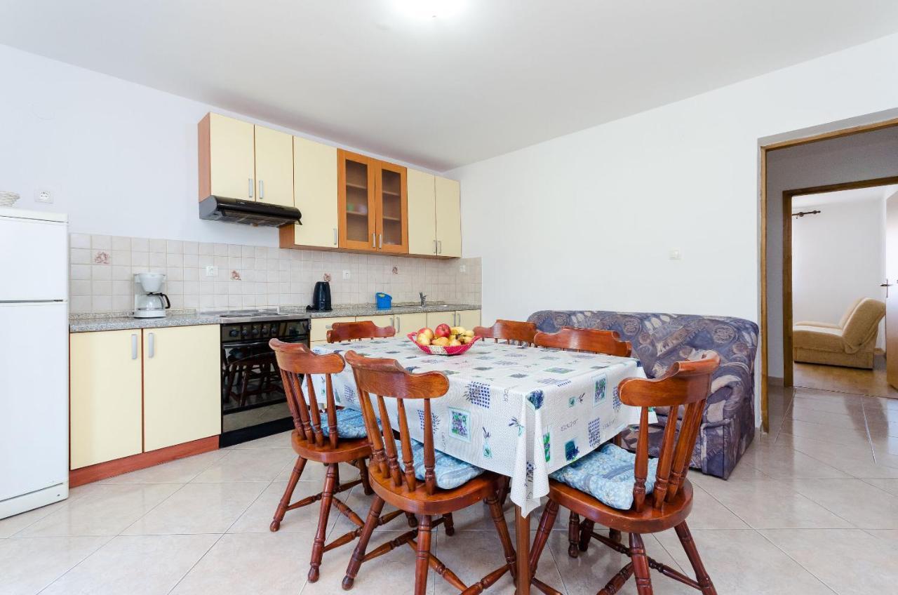 Apartments Ester لوبار المظهر الخارجي الصورة